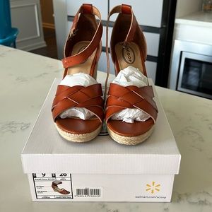 NWT size 9 espadrille wedge sandals! Scoop brand!